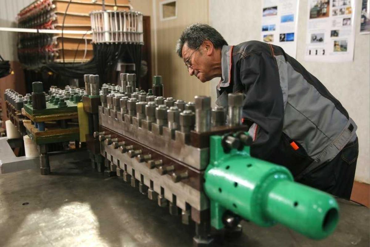 Российские ученые проводят испытания электромагнитной пушки - рельсотрона Российские ученые проводят испытания электромагнитной пушки - рельсотрона