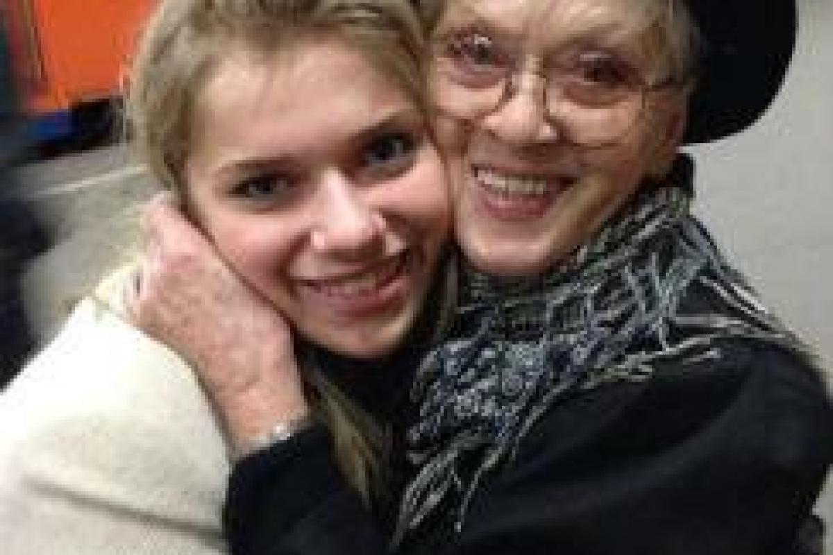 Алиса Фрейндлих выдает внучку замуж за молодого актера