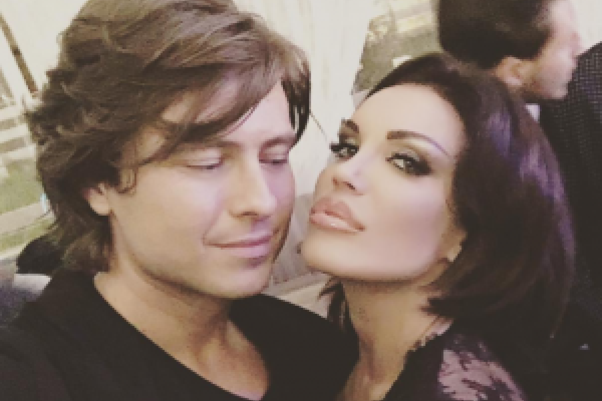 Прохор Шаляпин с новой невестой снялся в пикантной фотосессии Прохор Шаляпин с новой невестой снялся в пикантной фотосессии