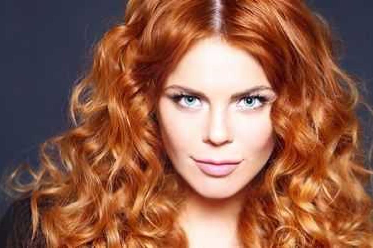 Певица Анастасия Стоцкая показала, как она выглядит до и после макияжа