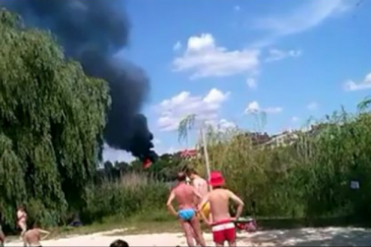 В центре Донецка горел особняк на берегу Кальмиуса В центре Донецка горел особняк на берегу Кальмиуса