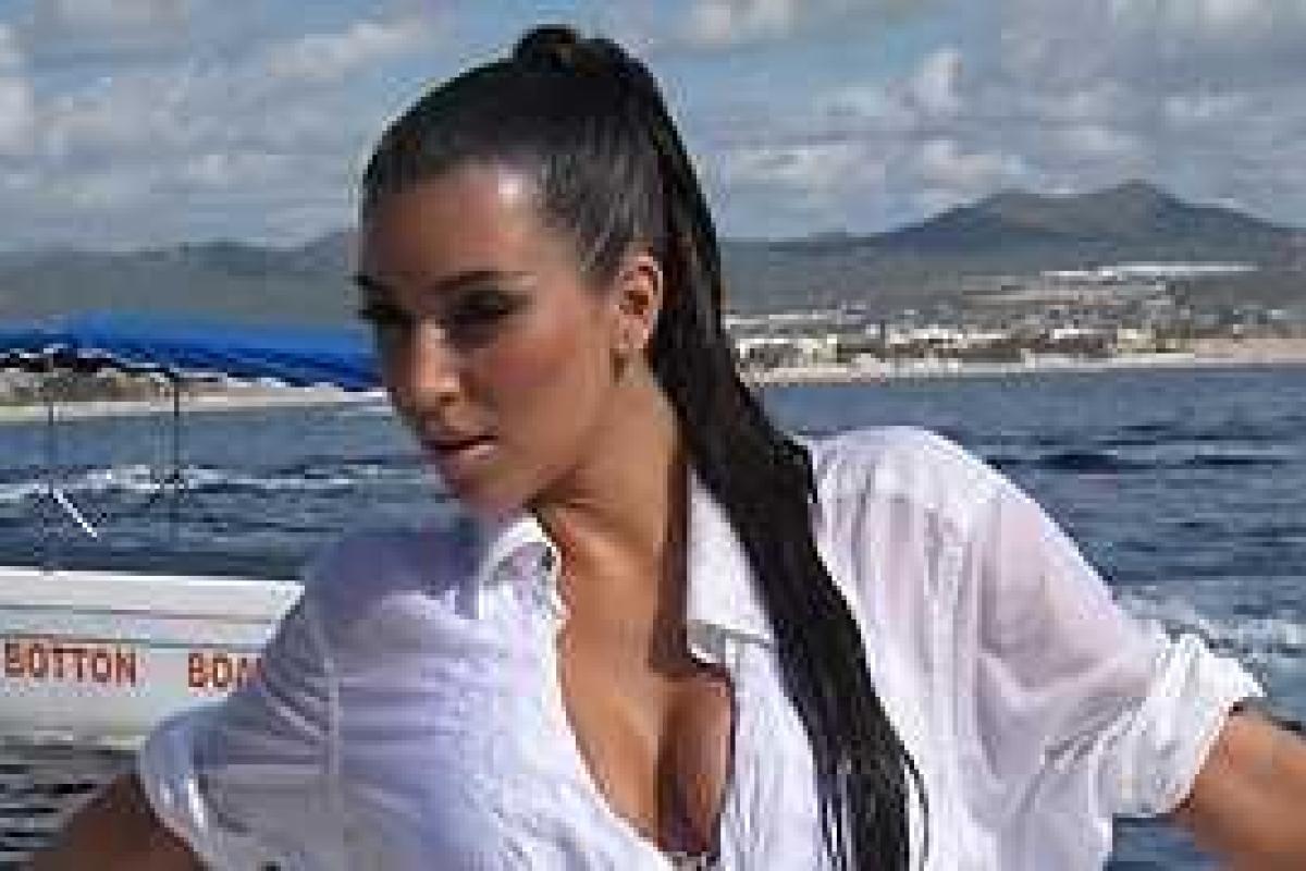 Светская львица Ким Кардашьян показала, как она выглядит без фотошопа