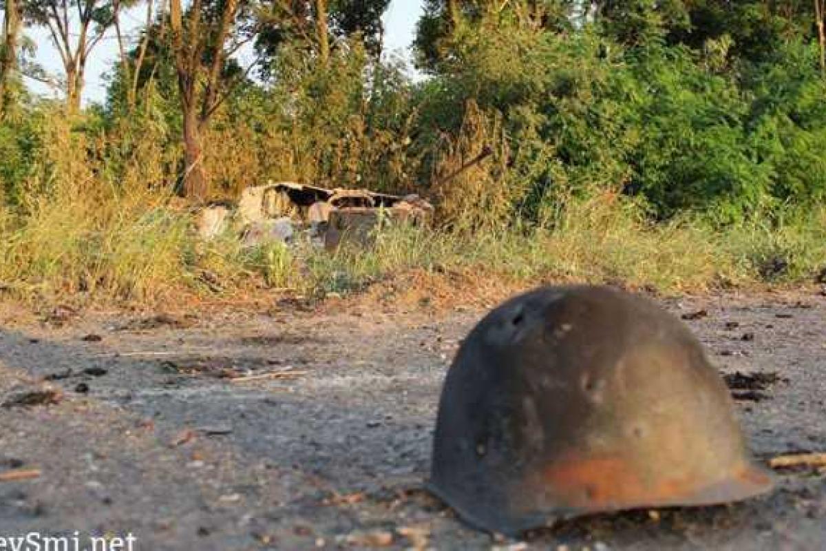Пытаясь убежать с поля боя, боевики нарываются на пулю "своих" из заградотрядов Пытаясь убежать с поля боя, боевики нарываются на пулю "своих" из заградотрядов