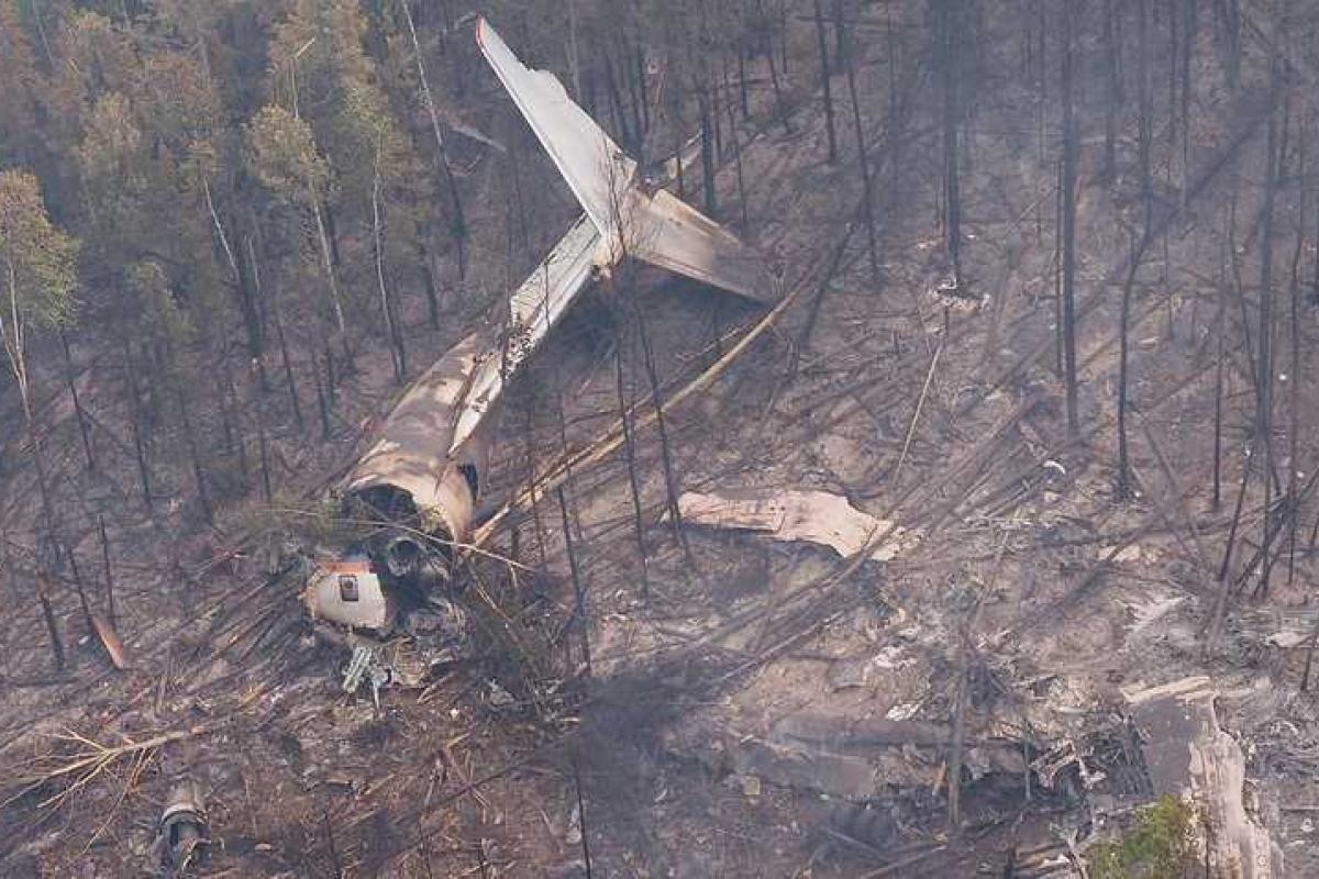 Спасатели МЧС РФ обнаружили тела всех погибших летчиков разбившегося "Ил-76" Спасатели МЧС РФ обнаружили тела всех погибших летчиков разбившегося "Ил-76"