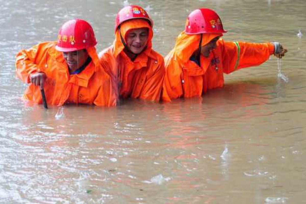 В Китае наводнение забрало жизни более двухсот человек В Китае наводнение забрало жизни более двухсот человек