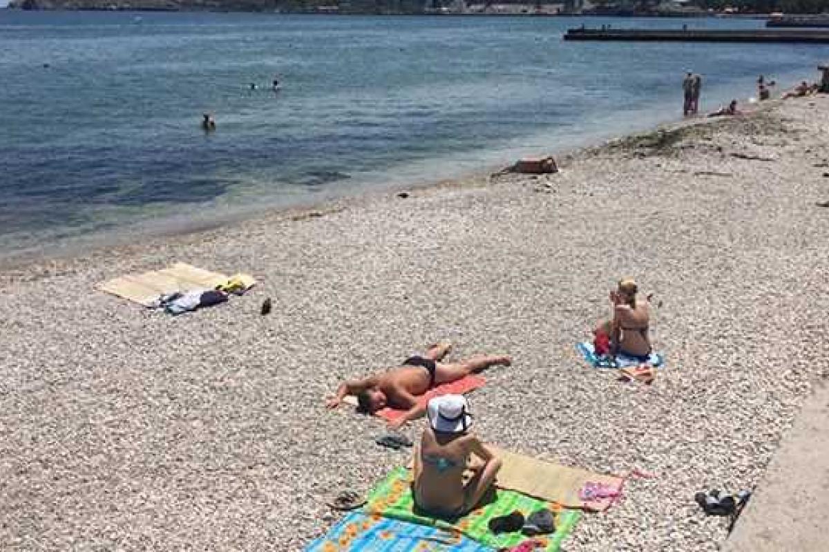 Жители Крыма: грустно и тоскливо - народу мало, цены большие, пенсии маленькие Жители Крыма: грустно и тоскливо - народу мало, цены большие, пенсии маленькие