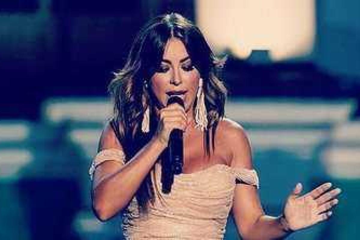 Украинский журналист назвал Ани Лорак "нечистью" за выступление перед российскими моряками