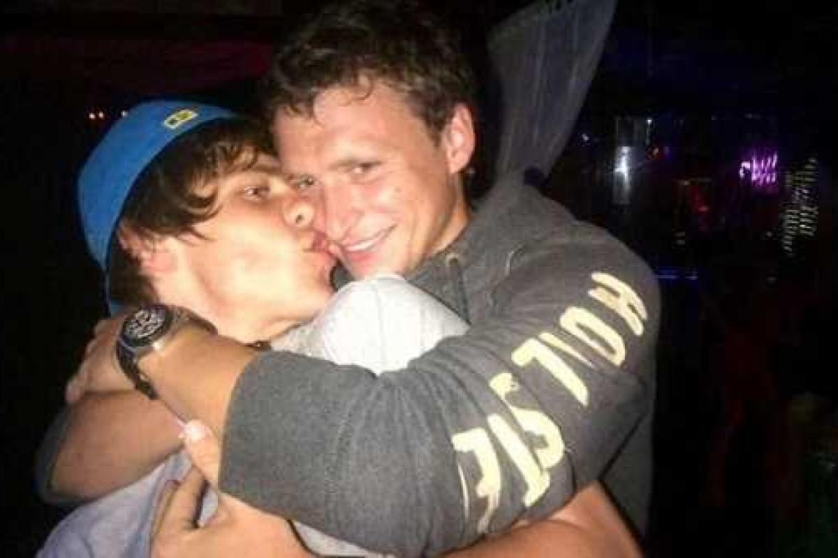 Жесткая музыкальная пародия на шикарный отдых российских футболистов в Монте-Карло Жесткая музыкальная пародия на шикарный отдых российских футболистов в Монте-Карло