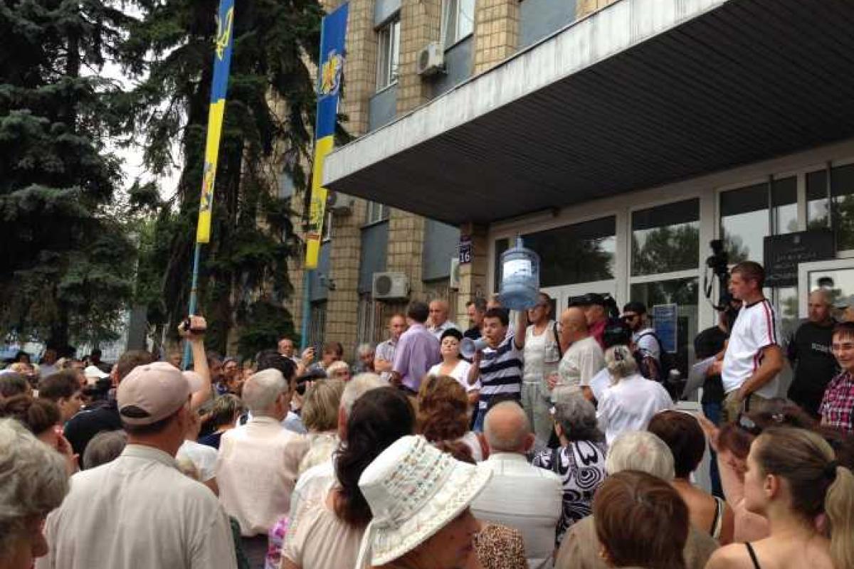 У жителей Дружковки лопнуло терпение: люди вышли на митинг из-за отсутствия воды
