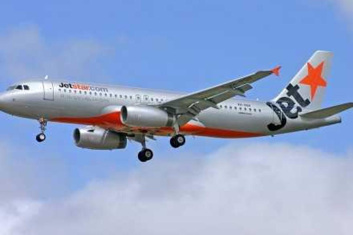 Лайнер австралийской авиакомпании совершил вынужденную посадку из-за дебоша на борту Лайнер австралийской авиакомпании совершил вынужденную посадку из-за дебоша на борту