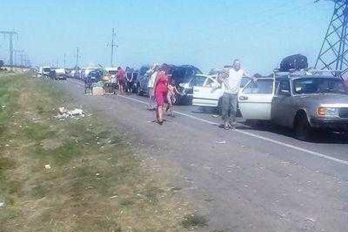 На КПВВ в зоне АТО огромные очереди: жара, медленное движение и много "льготников" На КПВВ в зоне АТО огромные очереди: жара, медленное движение и много "льготников"