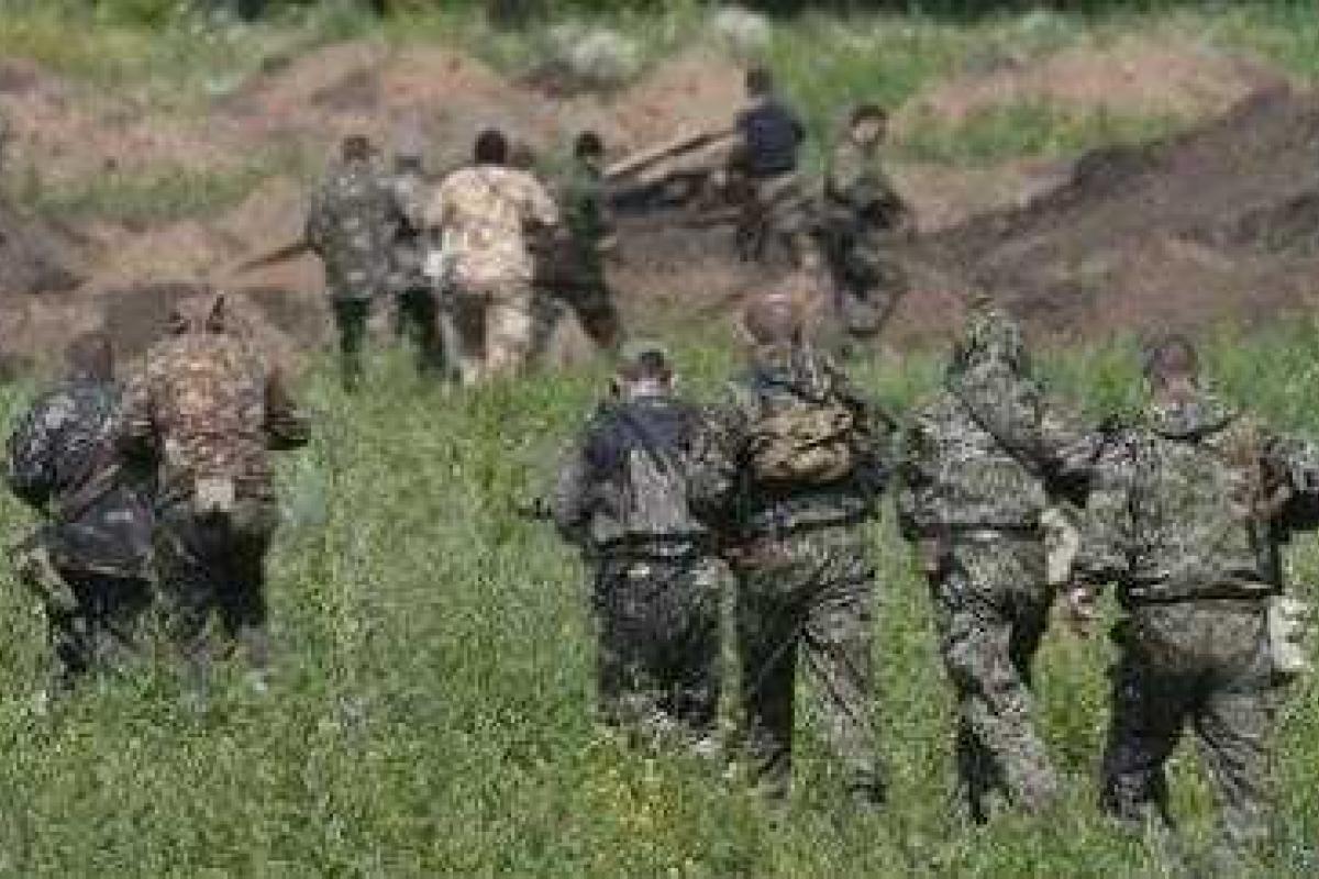 Силовики "ЛНР", опасаясь бунта, изымают у местного населения оружие и проводят аресты Силовики "ЛНР", опасаясь бунта, изымают у местного населения оружие и проводят аресты