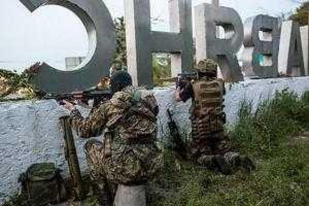Журналист: Почему вооруженных до зубов боевиков Гиркина выпустили из Славянска? Журналист: Почему вооруженных до зубов боевиков Гиркина выпустили из Славянска?