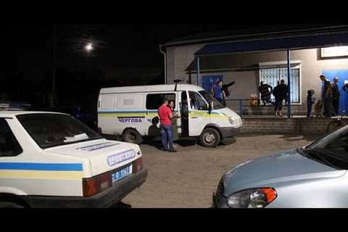 На Луганщине пьяный чиновник гонял на внедорожнике и "отстреливал" прохожих На Луганщине пьяный чиновник гонял на внедорожнике и "отстреливал" прохожих