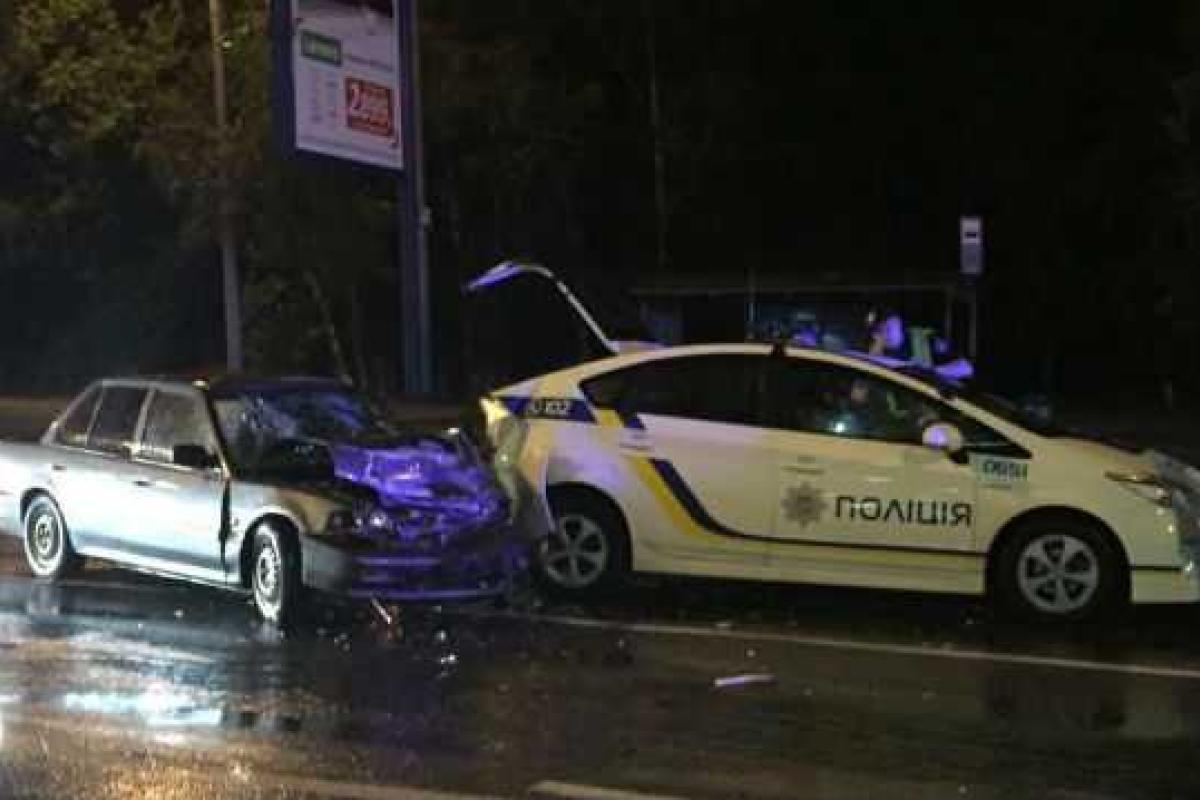 Фатальное дежурство: в Киеве при оформлении ДТП были разбиты два патрульных "Toyota Prius" Фатальное дежурство: в Киеве при оформлении ДТП были разбиты два патрульных "Toyota Prius"