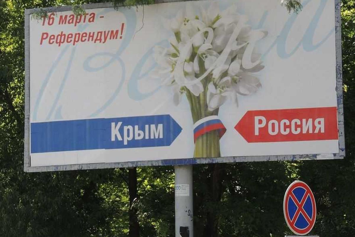 В соцсетях посмеялись над очередным приездом в Крым Медведева. Фотожабы