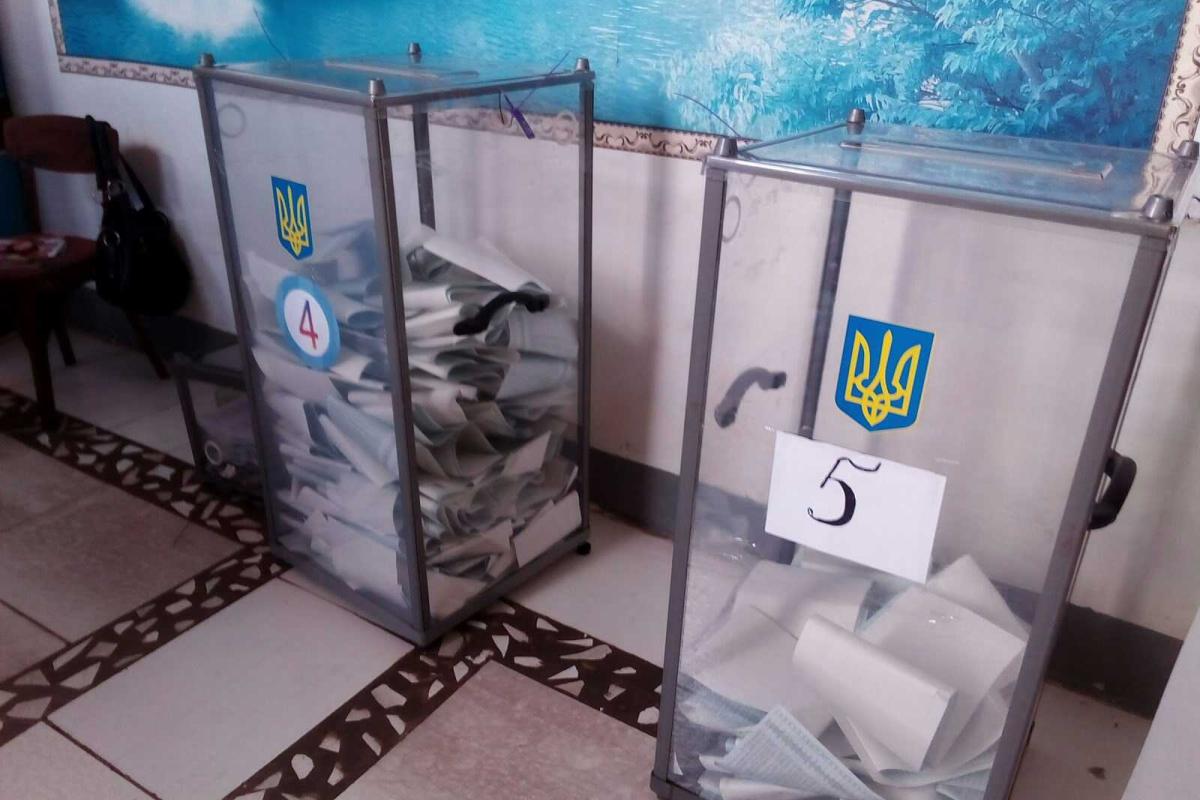 Выборы на Луганщине: на 114 мажоритарном округе уже зафиксирован ряд провокаций Выборы на Луганщине: на 114 мажоритарном округе уже зафиксирован ряд провокаций
