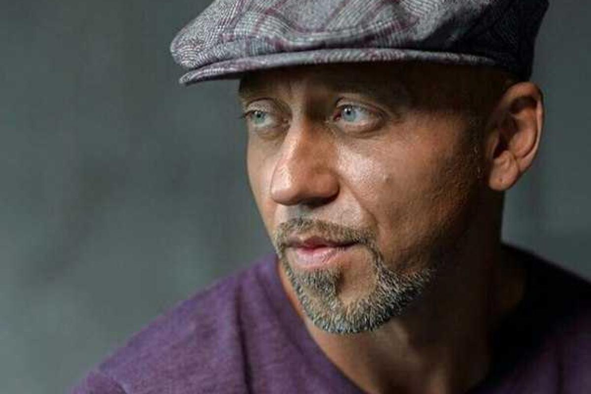 Рэпер Серега жестко ответил на вопрос об аннексии Крыма Рэпер Серега жестко ответил на вопрос об аннексии Крыма