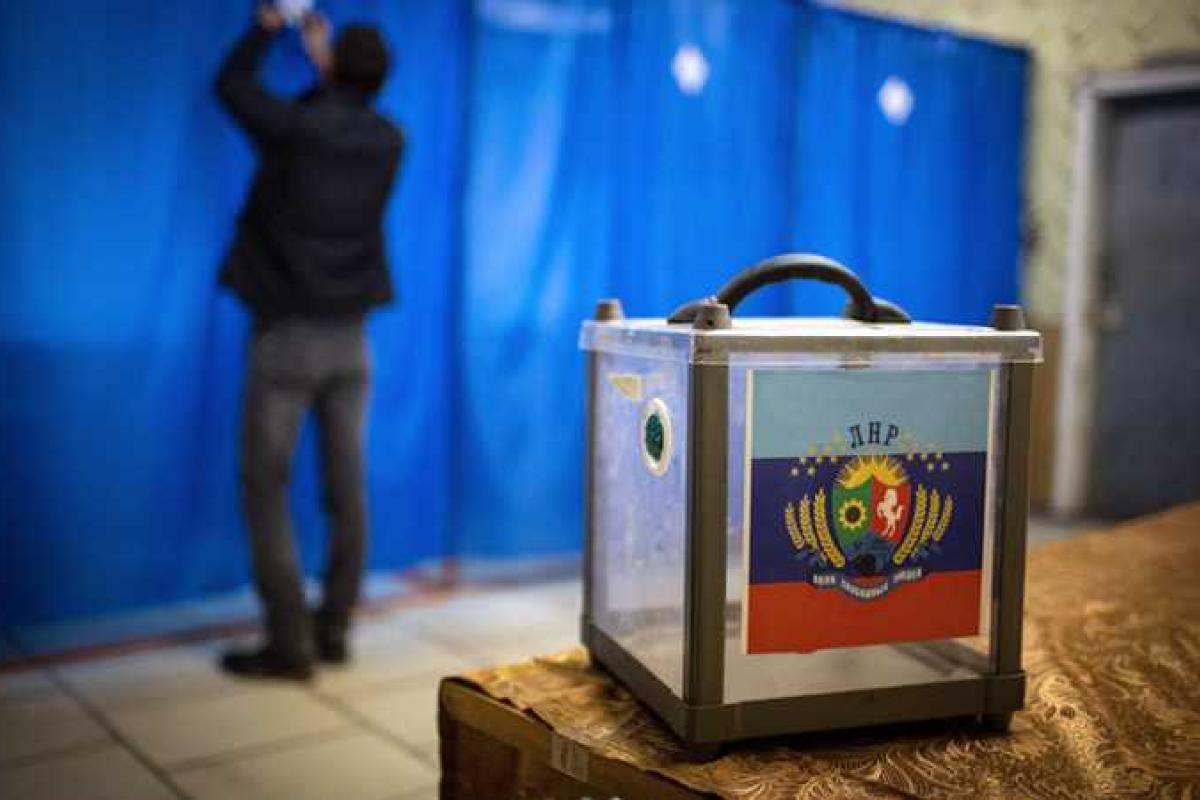 Главарь "ЛНР" Плотницкий подписал "указ" о переносе выборов Главарь "ЛНР" Плотницкий подписал "указ" о переносе выборов