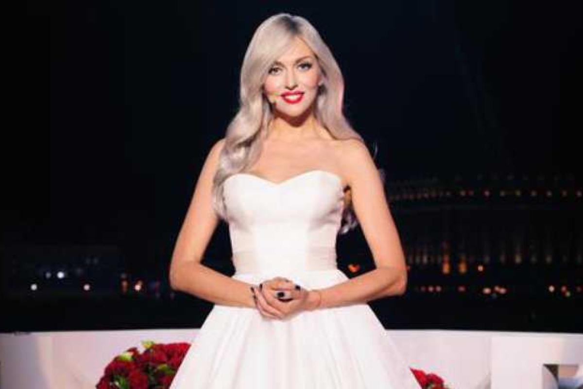 Певица Оля Полякова поразила поклонников "осиной" талией