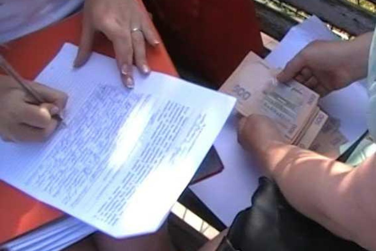 В Киеве горе-мать пыталась продать новорожденную дочь