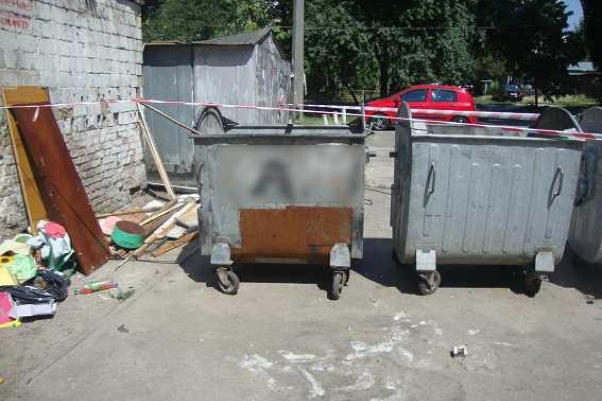 Опасная находка: киевлянин в мусорном баке обнаружил боевую гранату