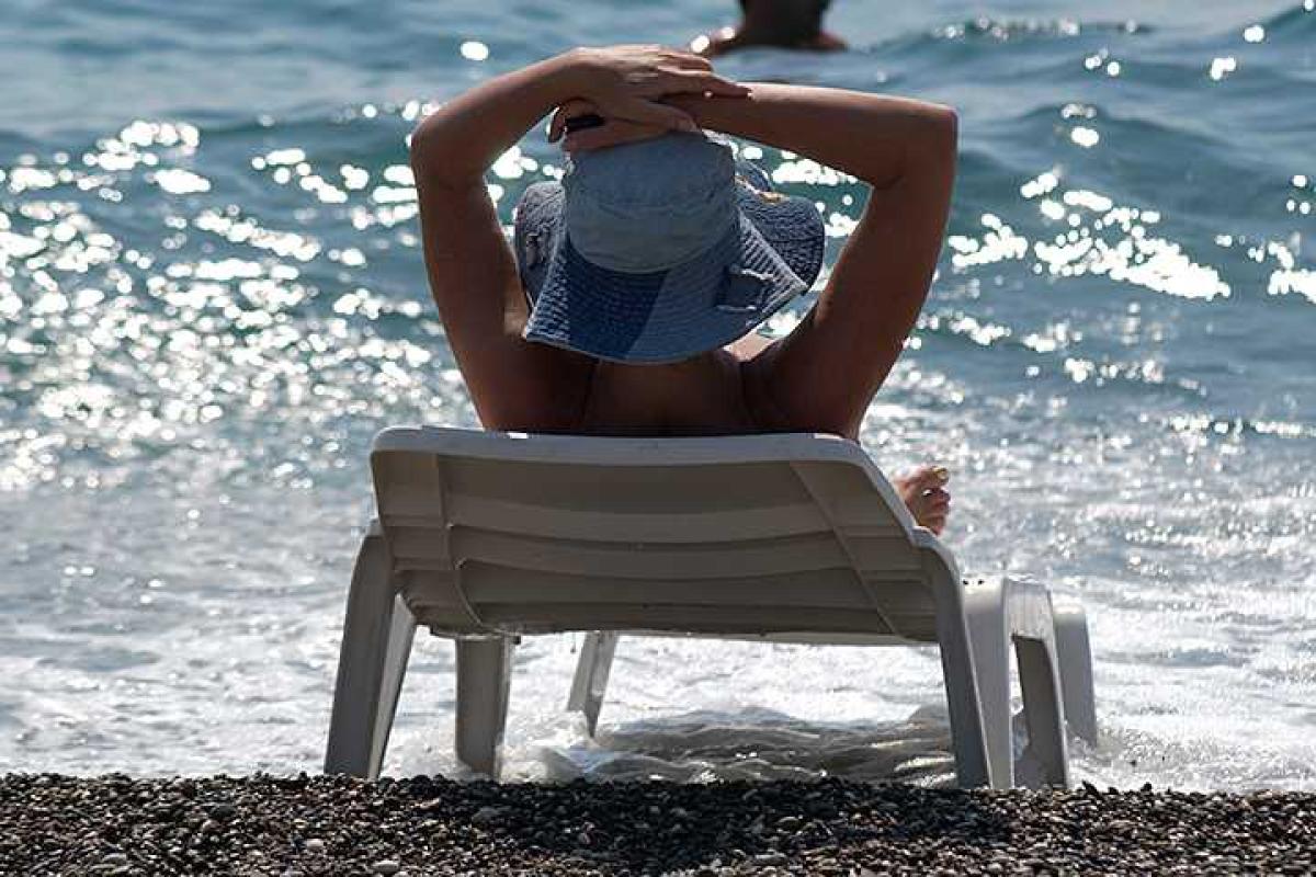 Жители Крыма тоже предпочитают отдыхать в Турции: родные пляжи "отдыхают" Жители Крыма тоже предпочитают отдыхать в Турции: родные пляжи "отдыхают"