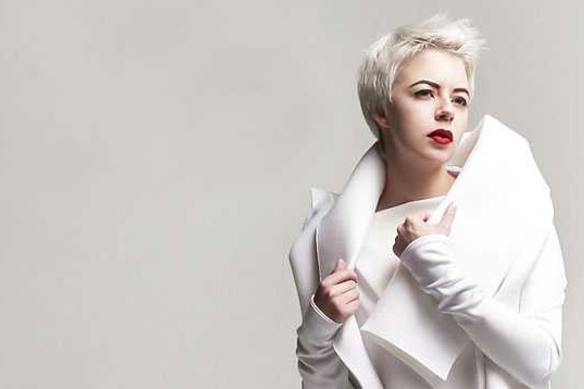 Вокалистка украинской электро-фолк группы "Onuka" поделилась с фанатами свадебным фото