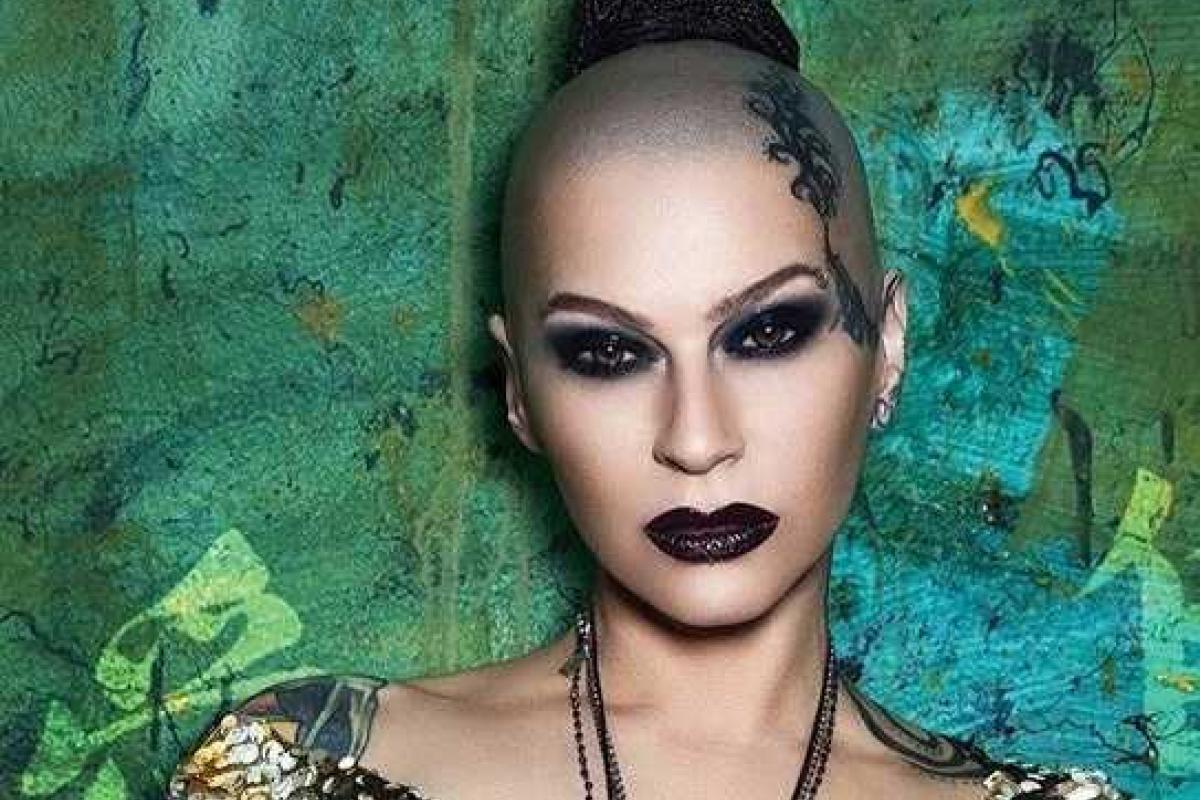 Певица Наргиз показала тело, расписанное татуировками