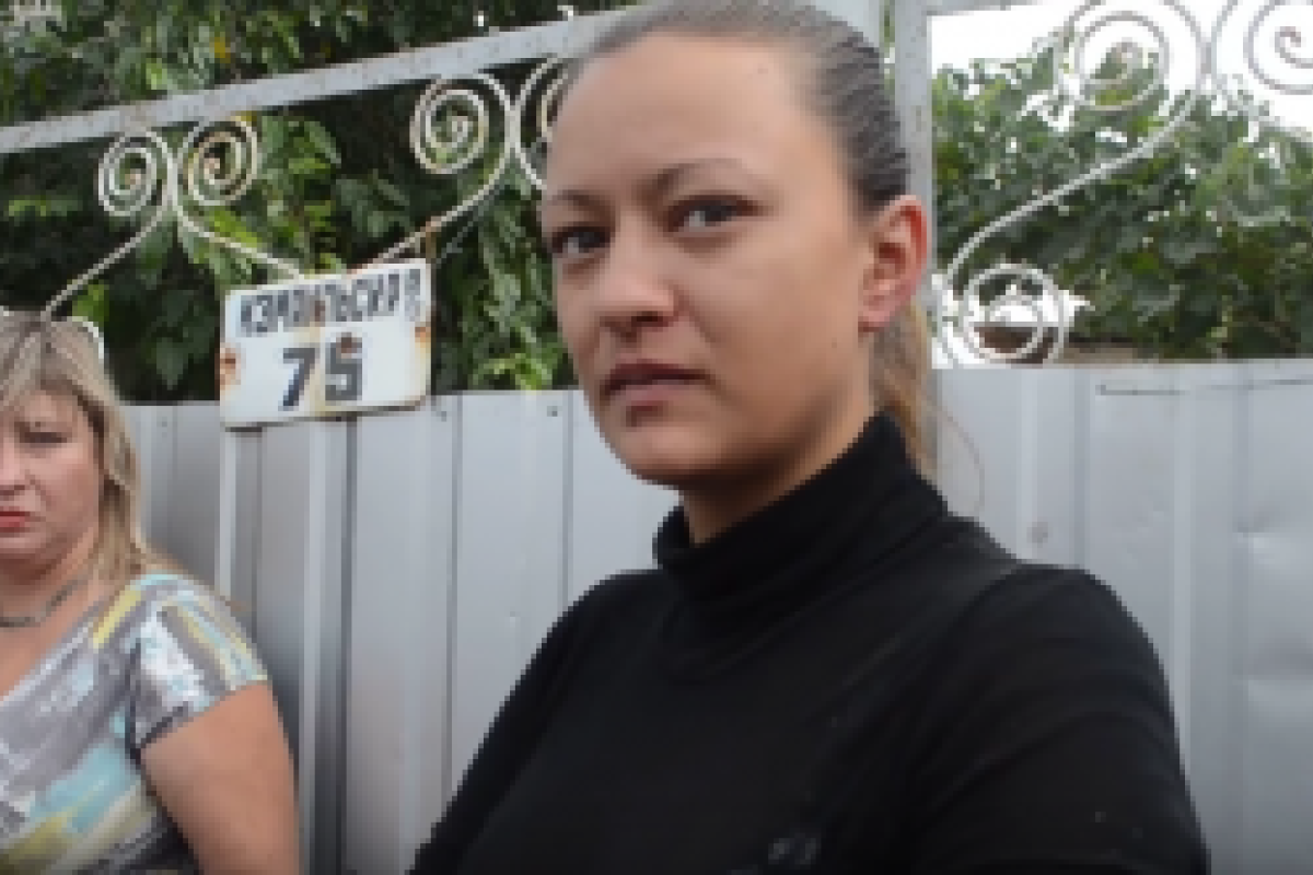 Мать жестоко убитой девочки в Лощиновке об убийце: он был другом семьи, приходил к нам, помогал Мать жестоко убитой девочки в Лощиновке об убийце: он был другом семьи, приходил к нам, помогал