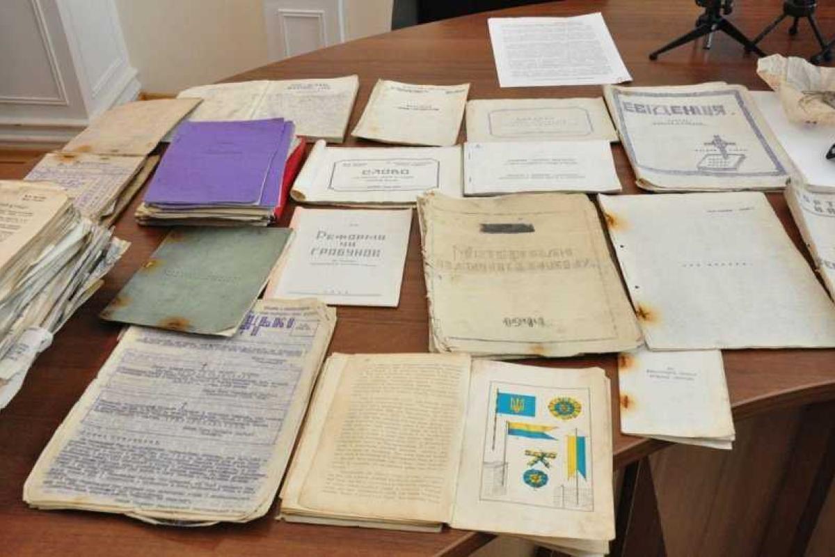 На Тернопольщине "черные археологи" нашли уникальный архив УПА На Тернопольщине "черные археологи" нашли уникальный архив УПА