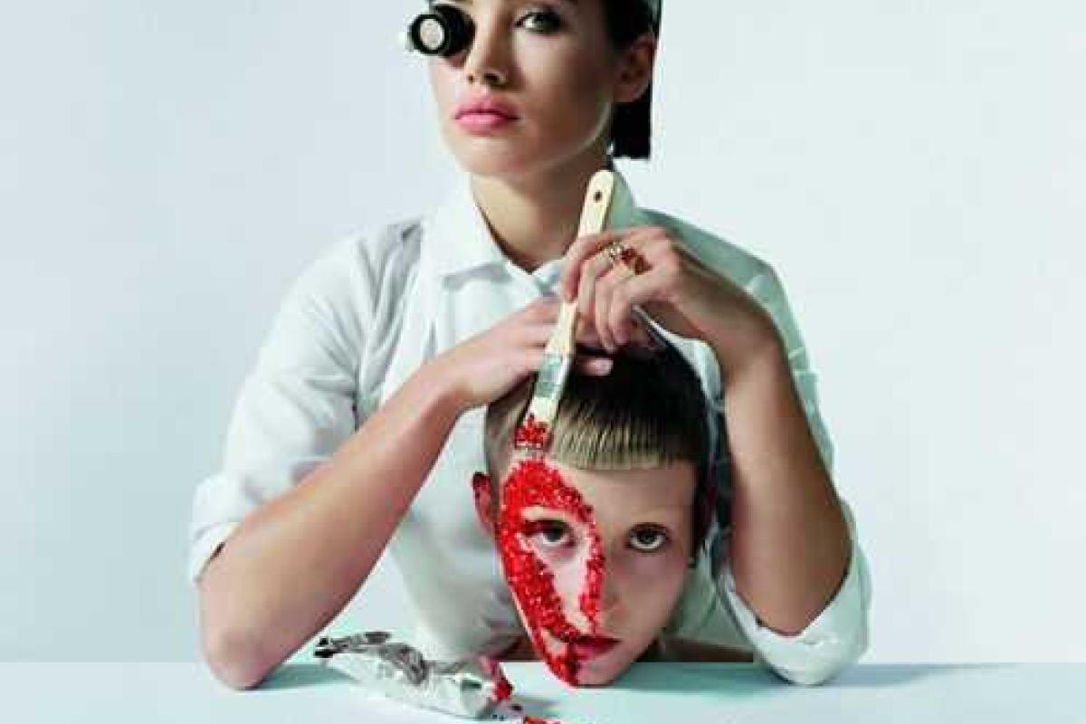 Ювелирный дом "Swarovski" представил необычную рекламную кампанию