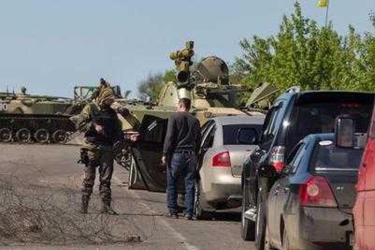 Журналист: людям с донецкой пропиской проблематичнее пересекать блокпосты в зоне АТО