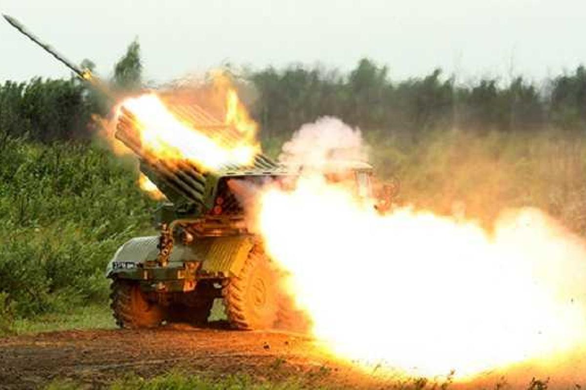 На Донбасс из России переброшены подразделения РСЗО БМ-21 "Град" На Донбасс из России переброшены подразделения РСЗО БМ-21 "Град"