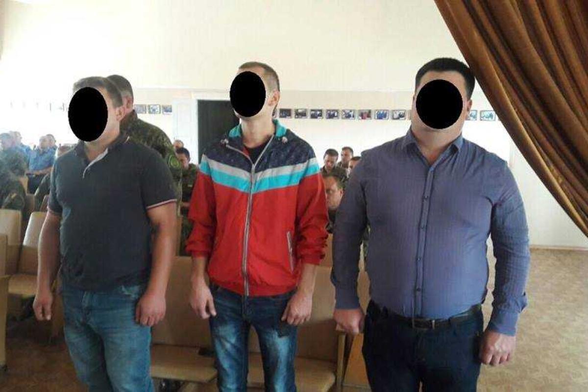 Аброськин: В Доброполье троица "мусоров" уволена из органов внутренних дел за недостойное поведение Аброськин: В Доброполье троица "мусоров" уволена из органов внутренних дел за недостойное поведение