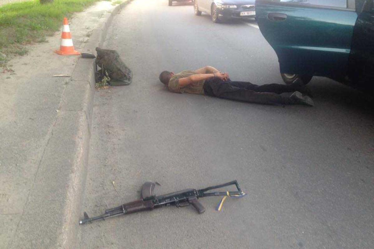 В Харькове пьяный пассажир такси открыл стрельбу из автомата В Харькове пьяный пассажир такси открыл стрельбу из автомата