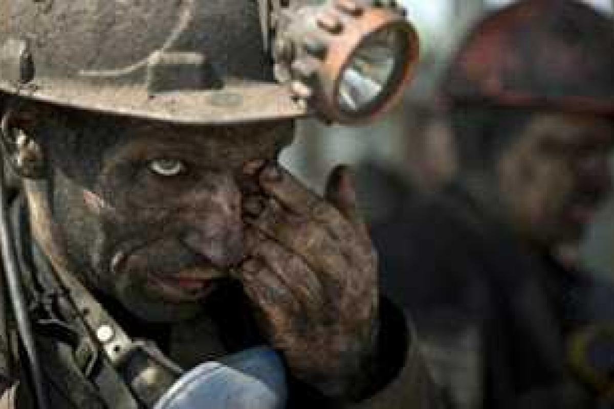 Степова: Кого же вы поддержали в этой войне, шахтеры? Того, кто убивал всю вашу шахтерскую славу... Степова: Кого же вы поддержали в этой войне, шахтеры? Того, кто убивал всю вашу шахтерскую славу...