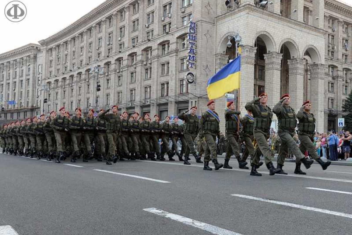 Касьянов: зачем весь этот пафос, военный парад, когда враг у ворот, и надо заниматься настоящей мужской работой?