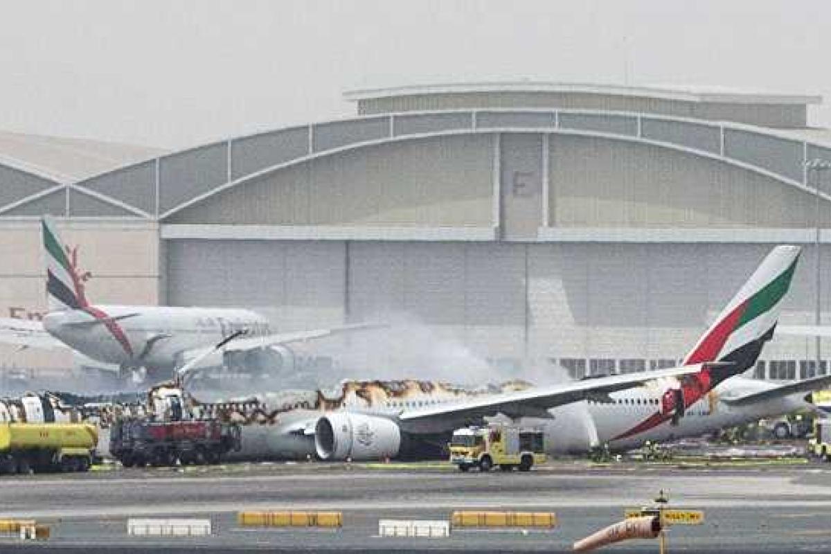 В сеть попало видео, снятое в салоне лайнера, загоревшегося в Дубае В сеть попало видео, снятое в салоне лайнера, загоревшегося в Дубае