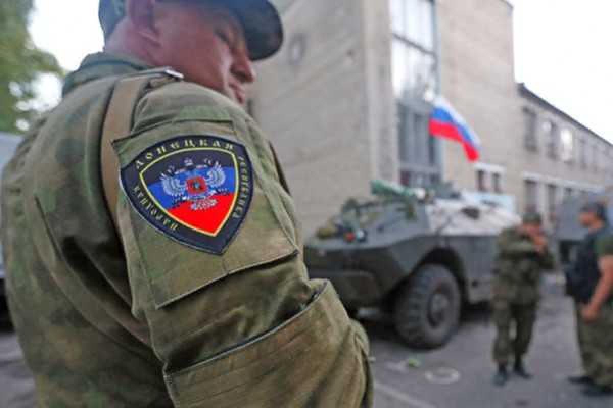 В Ясиноватой разъяренные жители умышленно влетели на грузовике в толпу российских "освободителей" В Ясиноватой разъяренные жители умышленно влетели на грузовике в толпу российских "освободителей"