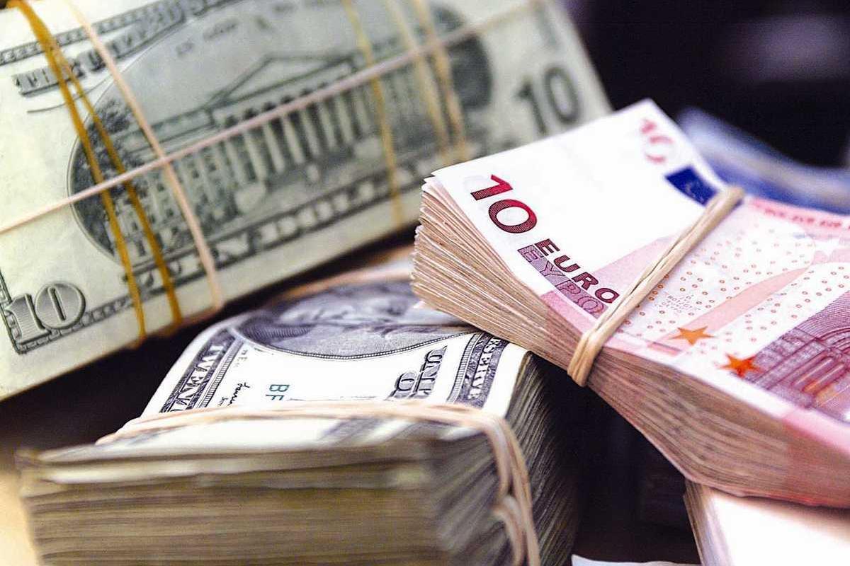 НБУ: Население сможет покупать и продавать валюту на сумму до 150 тысяч грн без паспортов
