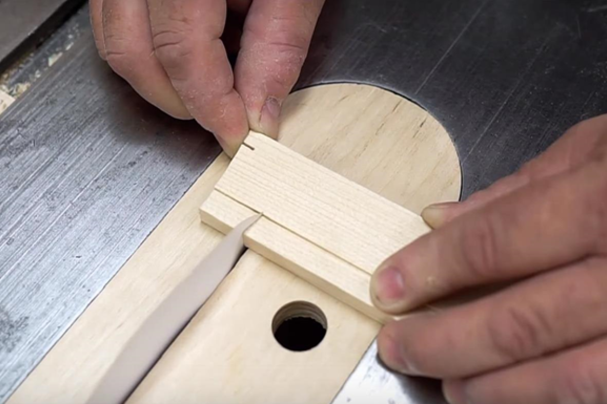 В сети появился ролик, показывающий необычную бумажную пилу в действии