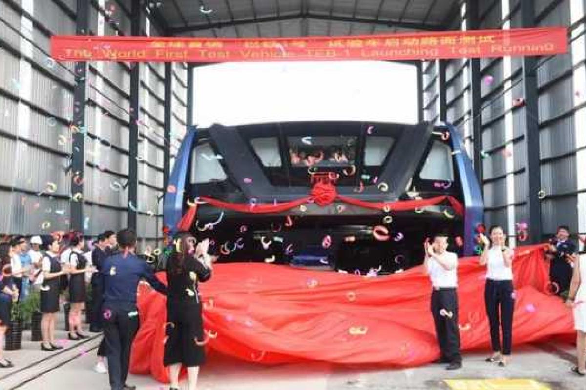 В Китае прошли испытания "автобуса будущего" В Китае прошли испытания "автобуса будущего"