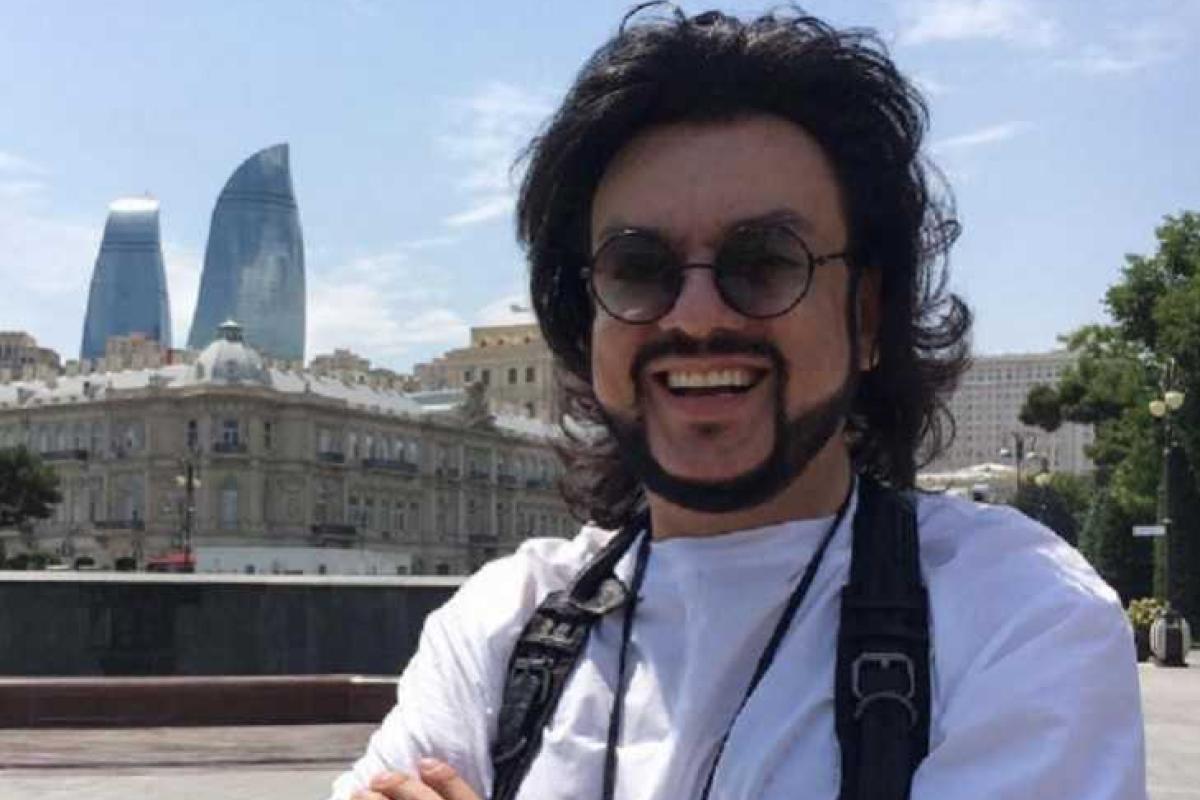 Филипп Киркоров шокировал публику эпатажным нарядом: певец вышел на сцену в колготках Филипп Киркоров шокировал публику эпатажным нарядом: певец вышел на сцену в колготках