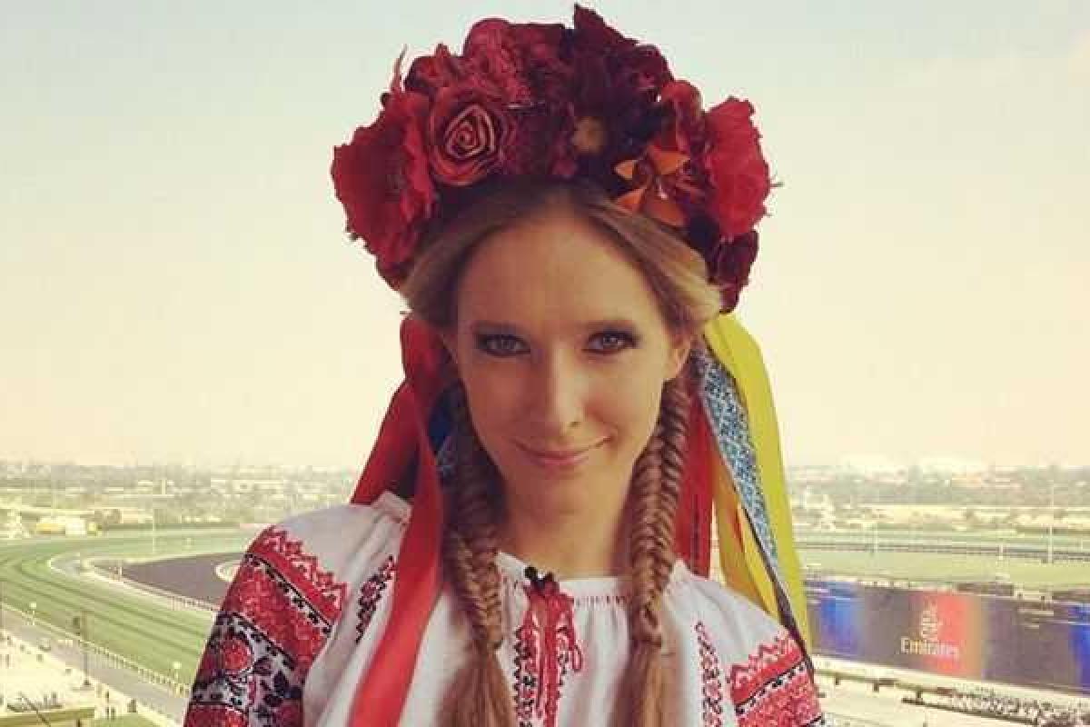 Телеведущая Катя Осадчая показала стройные ножки в коротком платьице Телеведущая Катя Осадчая показала стройные ножки в коротком платьице