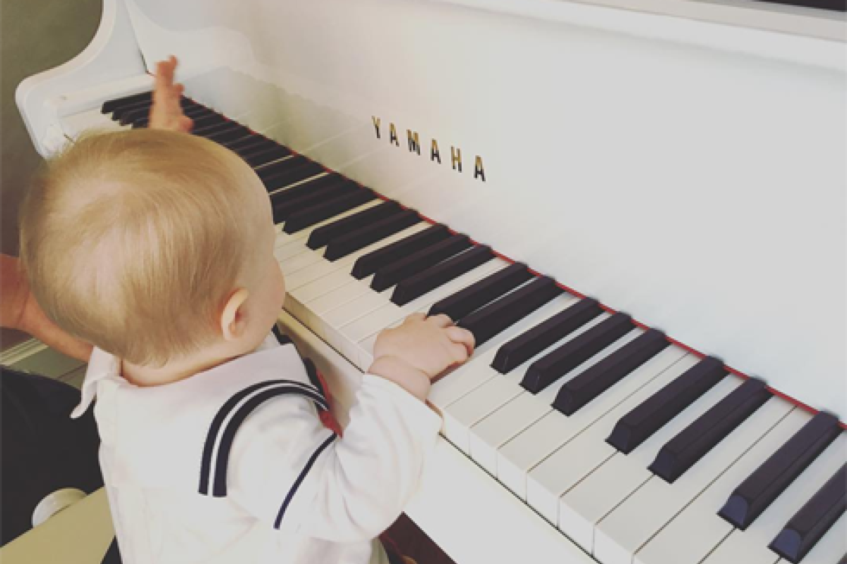 Алла Пугачева стала учителем музыки для маленькой дочери композитора Николаева