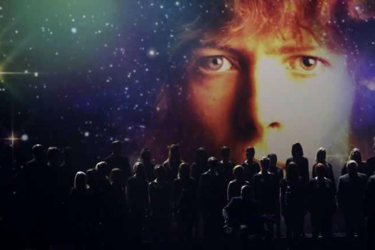 В Италии тысяча музыкантов исполнила хит Дэвида Боуи В Италии тысяча музыкантов исполнила хит Дэвида Боуи