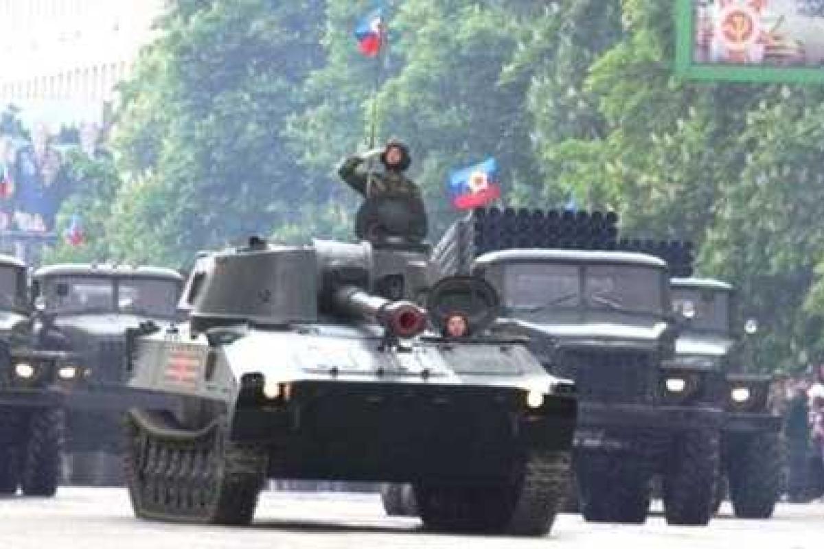 Жительница Луганска: митинговавшие за "ЛНР" выехали, а мы разгребаем Жительница Луганска: митинговавшие за "ЛНР" выехали, а мы разгребаем