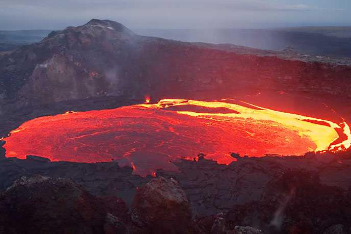 Ученые опубликовали потрясающие кадры самого активного вулкана на планете Ученые опубликовали потрясающие кадры самого активного вулкана на планете