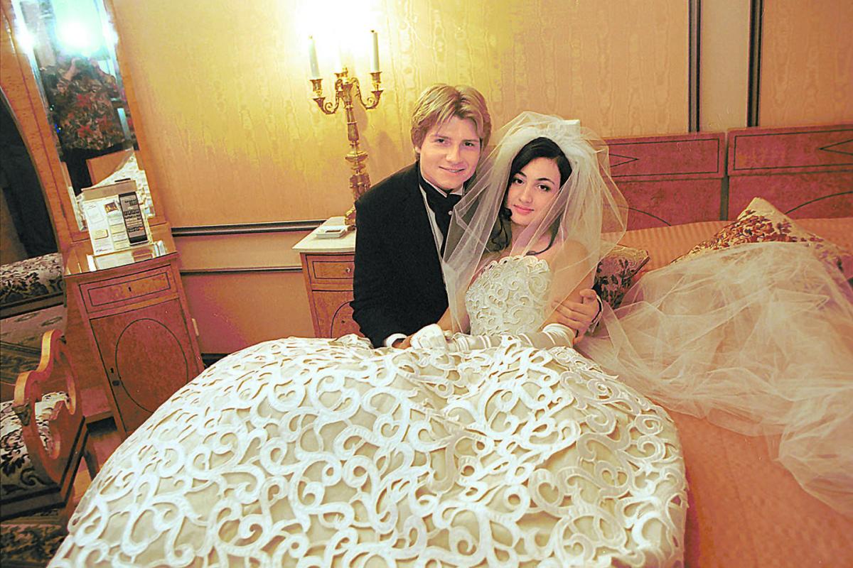 В сети появились фото сына Николая Баскова, с которым он не виделся 10 лет